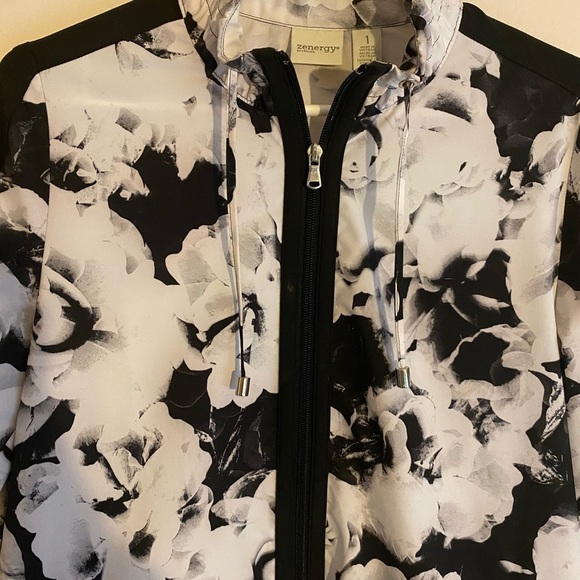 Chico's Zenergy Neema Black and White Floral Jacket - Picture 2 of 7